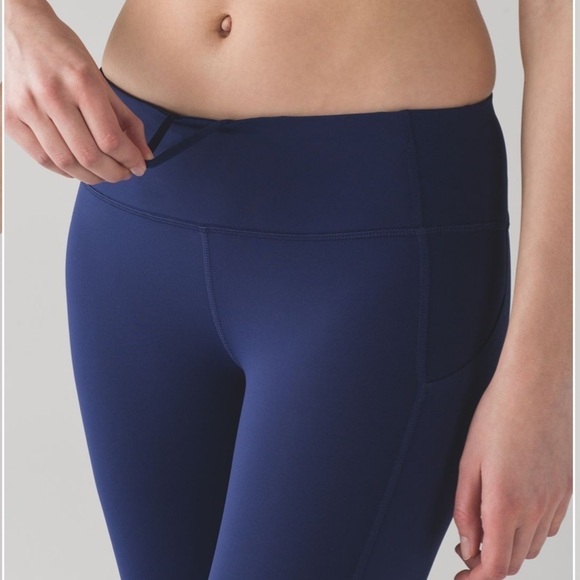 Lululemon Pace Rival Crop (22")
Blueberry Jam Size 4 - Picture 10 of 14